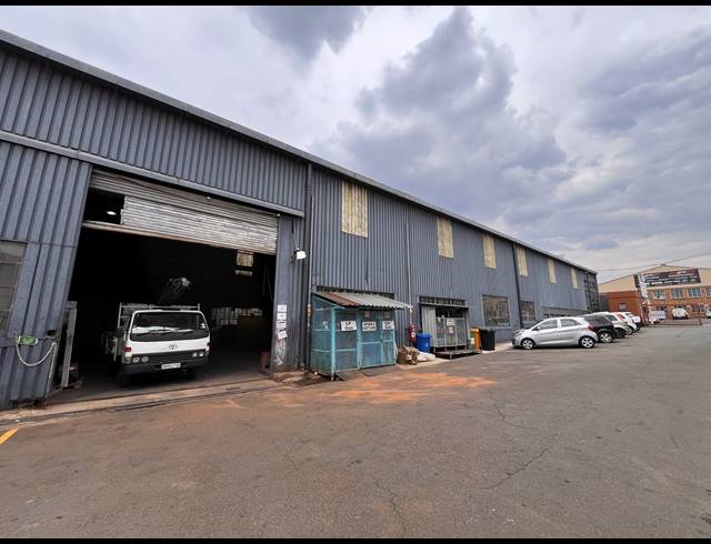 1,100M² WAREHOUSE TO LET IN SEBENZA